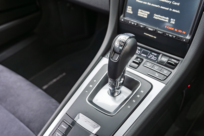 ポルシェ ケイマン(Type981) S ｽﾎﾟｰﾂｸﾛﾉPKG　ﾌﾞﾗｯｸﾊｰﾌﾚｻﾞｰｼｰﾄ ｼｰﾄﾋｰﾀｰ ｸﾗﾘｵﾝﾅﾋﾞTV ｽﾎﾟｰﾂﾃﾞｻﾞｲﾝｽﾃｱﾘﾝｸﾞ PDLS 電動Dﾐﾗｰ ｵｰﾄｴｱｺﾝ TPM ｶﾚﾗS20ｲﾝﾁAW　2年保証