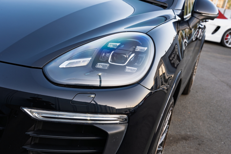 ポルシェ カイエン ﾌﾟﾗﾁﾅｴﾃﾞｨｼｮﾝ　特別仕様車 後期ﾓﾃﾞﾙ ﾌﾞﾗｯｸﾊｰﾌﾚｻﾞｰｼｰﾄ ｻﾝﾙｰﾌ PCMﾅﾋﾞ 地ﾃﾞｼﾞﾁｭｰﾅｰ PDLS+/LEDﾗｲﾄ ｽﾎﾟｰﾂﾃｰﾙﾊﾟｲﾌﾟ 911ﾀｰﾎﾞﾃﾞｻﾞｲﾝ21ｲﾝﾁAW　2年保証