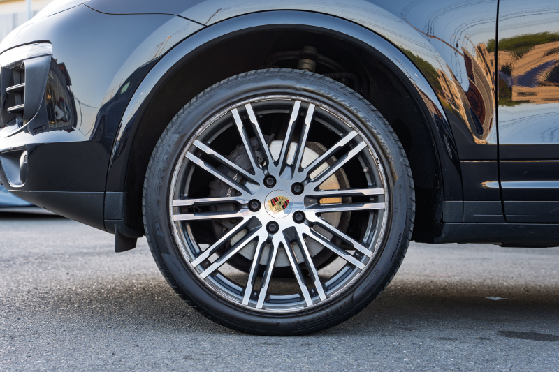 ポルシェ カイエン ﾌﾟﾗﾁﾅｴﾃﾞｨｼｮﾝ　特別仕様車 後期ﾓﾃﾞﾙ ﾌﾞﾗｯｸﾊｰﾌﾚｻﾞｰｼｰﾄ ｻﾝﾙｰﾌ PCMﾅﾋﾞ 地ﾃﾞｼﾞﾁｭｰﾅｰ PDLS+/LEDﾗｲﾄ ｽﾎﾟｰﾂﾃｰﾙﾊﾟｲﾌﾟ 911ﾀｰﾎﾞﾃﾞｻﾞｲﾝ21ｲﾝﾁAW　2年保証