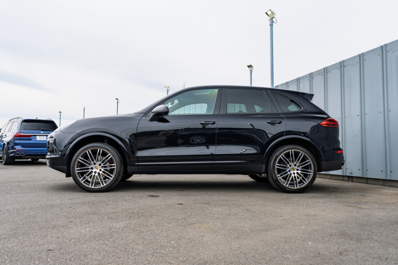 ポルシェ カイエン ﾌﾟﾗﾁﾅｴﾃﾞｨｼｮﾝ　特別仕様車 後期ﾓﾃﾞﾙ ﾌﾞﾗｯｸﾊｰﾌﾚｻﾞｰｼｰﾄ ｻﾝﾙｰﾌ PCMﾅﾋﾞ 地ﾃﾞｼﾞﾁｭｰﾅｰ PDLS+/LEDﾗｲﾄ ｽﾎﾟｰﾂﾃｰﾙﾊﾟｲﾌﾟ 911ﾀｰﾎﾞﾃﾞｻﾞｲﾝ21ｲﾝﾁAW　2年保証