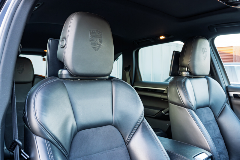 ポルシェ カイエン ﾌﾟﾗﾁﾅｴﾃﾞｨｼｮﾝ　特別仕様車 後期ﾓﾃﾞﾙ ﾌﾞﾗｯｸﾊｰﾌﾚｻﾞｰｼｰﾄ ｻﾝﾙｰﾌ PCMﾅﾋﾞ 地ﾃﾞｼﾞﾁｭｰﾅｰ PDLS+/LEDﾗｲﾄ ｽﾎﾟｰﾂﾃｰﾙﾊﾟｲﾌﾟ 911ﾀｰﾎﾞﾃﾞｻﾞｲﾝ21ｲﾝﾁAW　2年保証