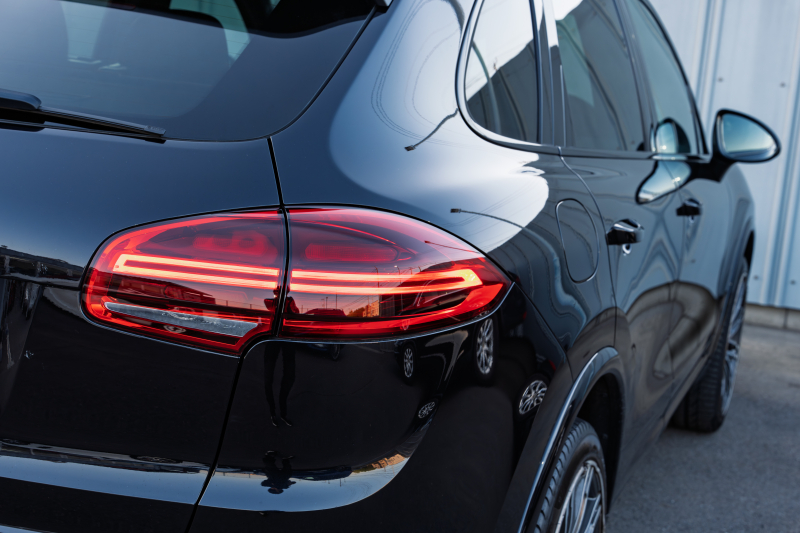 ポルシェ カイエン ﾌﾟﾗﾁﾅｴﾃﾞｨｼｮﾝ　特別仕様車 後期ﾓﾃﾞﾙ ﾌﾞﾗｯｸﾊｰﾌﾚｻﾞｰｼｰﾄ ｻﾝﾙｰﾌ PCMﾅﾋﾞ 地ﾃﾞｼﾞﾁｭｰﾅｰ PDLS+/LEDﾗｲﾄ ｽﾎﾟｰﾂﾃｰﾙﾊﾟｲﾌﾟ 911ﾀｰﾎﾞﾃﾞｻﾞｲﾝ21ｲﾝﾁAW　2年保証