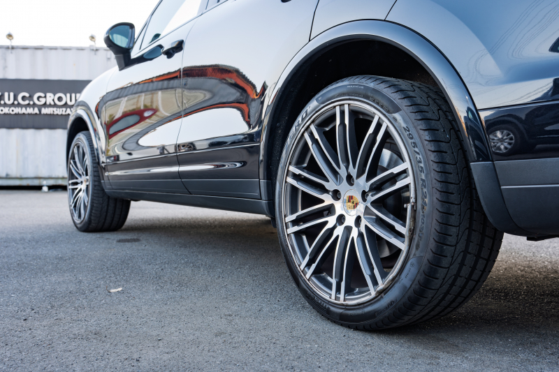 ポルシェ カイエン ﾌﾟﾗﾁﾅｴﾃﾞｨｼｮﾝ　特別仕様車 後期ﾓﾃﾞﾙ ﾌﾞﾗｯｸﾊｰﾌﾚｻﾞｰｼｰﾄ ｻﾝﾙｰﾌ PCMﾅﾋﾞ 地ﾃﾞｼﾞﾁｭｰﾅｰ PDLS+/LEDﾗｲﾄ ｽﾎﾟｰﾂﾃｰﾙﾊﾟｲﾌﾟ 911ﾀｰﾎﾞﾃﾞｻﾞｲﾝ21ｲﾝﾁAW　2年保証