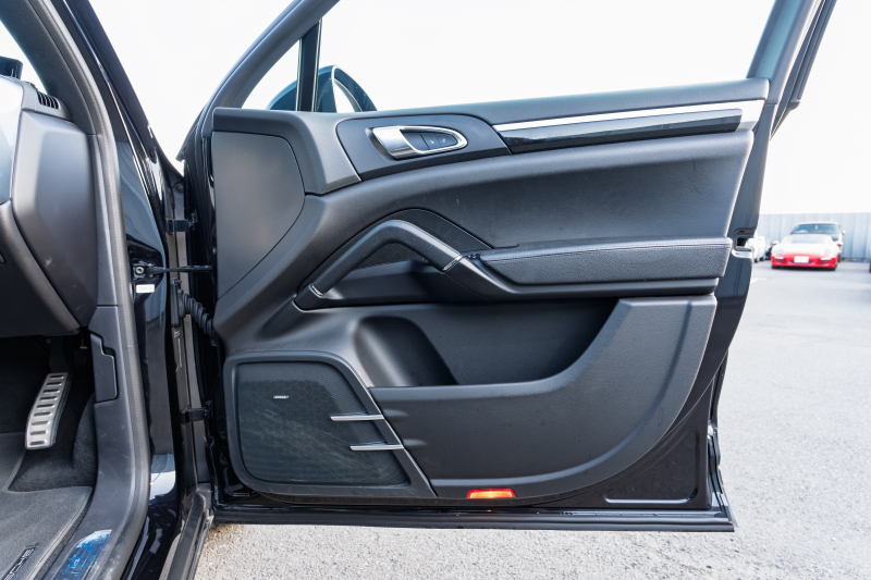 ポルシェ カイエン ﾌﾟﾗﾁﾅｴﾃﾞｨｼｮﾝ　特別仕様車 後期ﾓﾃﾞﾙ ﾌﾞﾗｯｸﾊｰﾌﾚｻﾞｰｼｰﾄ ｻﾝﾙｰﾌ PCMﾅﾋﾞ 地ﾃﾞｼﾞﾁｭｰﾅｰ PDLS+/LEDﾗｲﾄ ｽﾎﾟｰﾂﾃｰﾙﾊﾟｲﾌﾟ 911ﾀｰﾎﾞﾃﾞｻﾞｲﾝ21ｲﾝﾁAW　2年保証