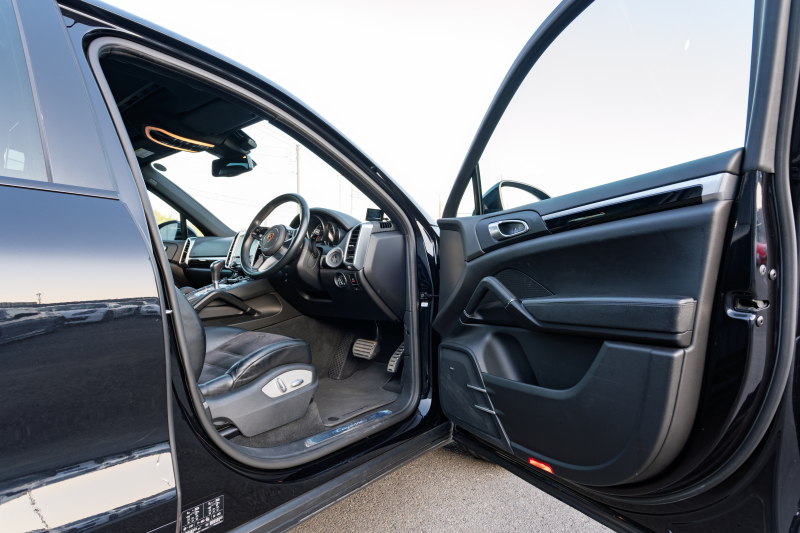 ポルシェ カイエン ﾌﾟﾗﾁﾅｴﾃﾞｨｼｮﾝ　特別仕様車 後期ﾓﾃﾞﾙ ﾌﾞﾗｯｸﾊｰﾌﾚｻﾞｰｼｰﾄ ｻﾝﾙｰﾌ PCMﾅﾋﾞ 地ﾃﾞｼﾞﾁｭｰﾅｰ PDLS+/LEDﾗｲﾄ ｽﾎﾟｰﾂﾃｰﾙﾊﾟｲﾌﾟ 911ﾀｰﾎﾞﾃﾞｻﾞｲﾝ21ｲﾝﾁAW　2年保証