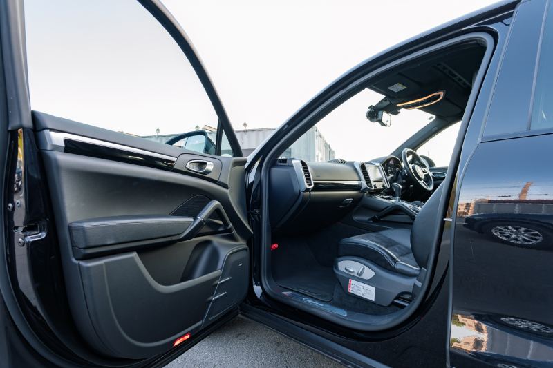 ポルシェ カイエン ﾌﾟﾗﾁﾅｴﾃﾞｨｼｮﾝ　特別仕様車 後期ﾓﾃﾞﾙ ﾌﾞﾗｯｸﾊｰﾌﾚｻﾞｰｼｰﾄ ｻﾝﾙｰﾌ PCMﾅﾋﾞ 地ﾃﾞｼﾞﾁｭｰﾅｰ PDLS+/LEDﾗｲﾄ ｽﾎﾟｰﾂﾃｰﾙﾊﾟｲﾌﾟ 911ﾀｰﾎﾞﾃﾞｻﾞｲﾝ21ｲﾝﾁAW　2年保証