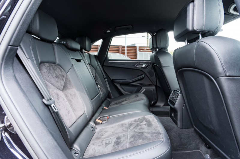 ポルシェ マカン ﾍﾞｰｽｸﾞﾚｰﾄﾞ　ﾌﾞﾗｯｸﾊｰﾌﾚｻﾞｰｼｰﾄ ｼｰﾄﾋｰﾀｰ PCMﾅﾋﾞ AppleCarPlay ｱﾗｳﾝﾄﾞﾋﾞｭｰ ｴﾝﾄﾘｰﾄﾞﾗｲﾌﾞ ACC ﾚｰﾝﾁｪﾝｼﾞ TPM ﾏｶﾝ18ｲﾝﾁAW　2年保証