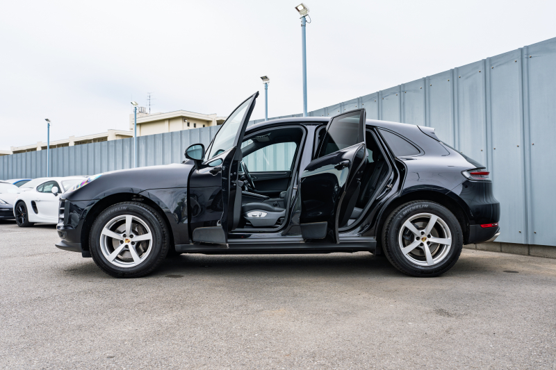 ポルシェ マカン ﾍﾞｰｽｸﾞﾚｰﾄﾞ　ﾌﾞﾗｯｸﾊｰﾌﾚｻﾞｰｼｰﾄ ｼｰﾄﾋｰﾀｰ PCMﾅﾋﾞ AppleCarPlay ｱﾗｳﾝﾄﾞﾋﾞｭｰ ｴﾝﾄﾘｰﾄﾞﾗｲﾌﾞ ACC ﾚｰﾝﾁｪﾝｼﾞ TPM ﾏｶﾝ18ｲﾝﾁAW　2年保証