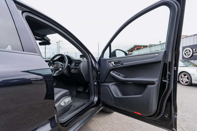 ポルシェ マカン ﾍﾞｰｽｸﾞﾚｰﾄﾞ　ﾌﾞﾗｯｸﾊｰﾌﾚｻﾞｰｼｰﾄ ｼｰﾄﾋｰﾀｰ PCMﾅﾋﾞ AppleCarPlay ｱﾗｳﾝﾄﾞﾋﾞｭｰ ｴﾝﾄﾘｰﾄﾞﾗｲﾌﾞ ACC ﾚｰﾝﾁｪﾝｼﾞ TPM ﾏｶﾝ18ｲﾝﾁAW　2年保証