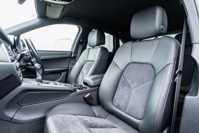 ポルシェ マカン ﾍﾞｰｽｸﾞﾚｰﾄﾞ　ﾌﾞﾗｯｸﾊｰﾌﾚｻﾞｰｼｰﾄ ｼｰﾄﾋｰﾀｰ PCMﾅﾋﾞ AppleCarPlay ｱﾗｳﾝﾄﾞﾋﾞｭｰ ｴﾝﾄﾘｰﾄﾞﾗｲﾌﾞ ACC ﾚｰﾝﾁｪﾝｼﾞ TPM ﾏｶﾝ18ｲﾝﾁAW　2年保証