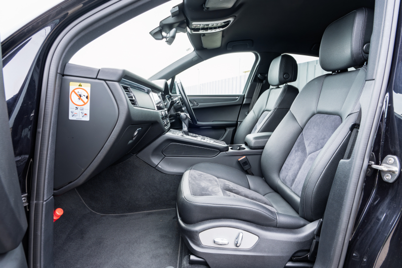 ポルシェ マカン ﾍﾞｰｽｸﾞﾚｰﾄﾞ　ﾌﾞﾗｯｸﾊｰﾌﾚｻﾞｰｼｰﾄ ｼｰﾄﾋｰﾀｰ PCMﾅﾋﾞ AppleCarPlay ｱﾗｳﾝﾄﾞﾋﾞｭｰ ｴﾝﾄﾘｰﾄﾞﾗｲﾌﾞ ACC ﾚｰﾝﾁｪﾝｼﾞ TPM ﾏｶﾝ18ｲﾝﾁAW　2年保証