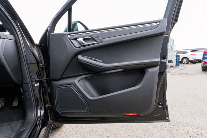 ポルシェ マカン ﾍﾞｰｽｸﾞﾚｰﾄﾞ　ﾌﾞﾗｯｸﾊｰﾌﾚｻﾞｰｼｰﾄ ｼｰﾄﾋｰﾀｰ PCMﾅﾋﾞ AppleCarPlay ｱﾗｳﾝﾄﾞﾋﾞｭｰ ｴﾝﾄﾘｰﾄﾞﾗｲﾌﾞ ACC ﾚｰﾝﾁｪﾝｼﾞ TPM ﾏｶﾝ18ｲﾝﾁAW　2年保証