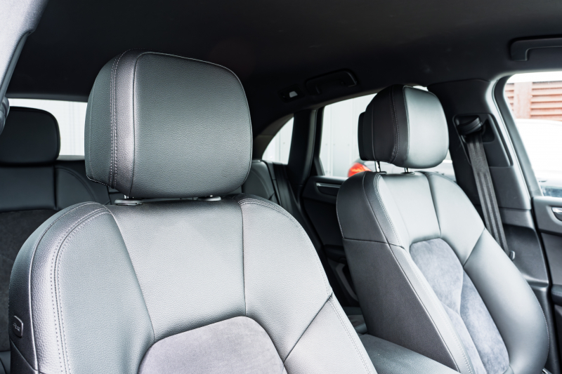 ポルシェ マカン ﾍﾞｰｽｸﾞﾚｰﾄﾞ　ﾌﾞﾗｯｸﾊｰﾌﾚｻﾞｰｼｰﾄ ｼｰﾄﾋｰﾀｰ PCMﾅﾋﾞ AppleCarPlay ｱﾗｳﾝﾄﾞﾋﾞｭｰ ｴﾝﾄﾘｰﾄﾞﾗｲﾌﾞ ACC ﾚｰﾝﾁｪﾝｼﾞ TPM ﾏｶﾝ18ｲﾝﾁAW　2年保証