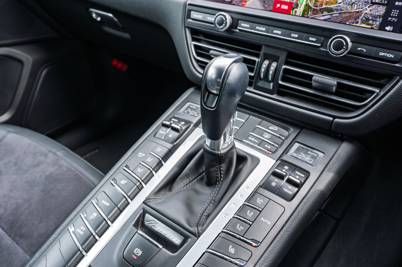 ポルシェ マカン ﾍﾞｰｽｸﾞﾚｰﾄﾞ　ﾌﾞﾗｯｸﾊｰﾌﾚｻﾞｰｼｰﾄ ｼｰﾄﾋｰﾀｰ PCMﾅﾋﾞ AppleCarPlay ｱﾗｳﾝﾄﾞﾋﾞｭｰ ｴﾝﾄﾘｰﾄﾞﾗｲﾌﾞ ACC ﾚｰﾝﾁｪﾝｼﾞ TPM ﾏｶﾝ18ｲﾝﾁAW　2年保証