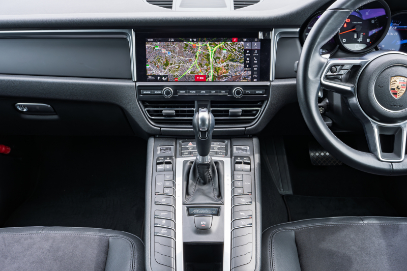 ポルシェ マカン ﾍﾞｰｽｸﾞﾚｰﾄﾞ　ﾌﾞﾗｯｸﾊｰﾌﾚｻﾞｰｼｰﾄ ｼｰﾄﾋｰﾀｰ PCMﾅﾋﾞ AppleCarPlay ｱﾗｳﾝﾄﾞﾋﾞｭｰ ｴﾝﾄﾘｰﾄﾞﾗｲﾌﾞ ACC ﾚｰﾝﾁｪﾝｼﾞ TPM ﾏｶﾝ18ｲﾝﾁAW　2年保証