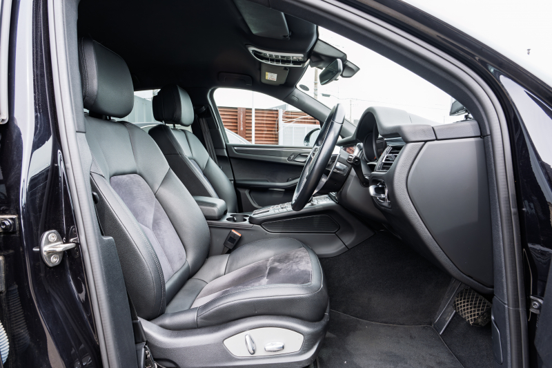 ポルシェ マカン ﾍﾞｰｽｸﾞﾚｰﾄﾞ　ﾌﾞﾗｯｸﾊｰﾌﾚｻﾞｰｼｰﾄ ｼｰﾄﾋｰﾀｰ PCMﾅﾋﾞ AppleCarPlay ｱﾗｳﾝﾄﾞﾋﾞｭｰ ｴﾝﾄﾘｰﾄﾞﾗｲﾌﾞ ACC ﾚｰﾝﾁｪﾝｼﾞ TPM ﾏｶﾝ18ｲﾝﾁAW　2年保証