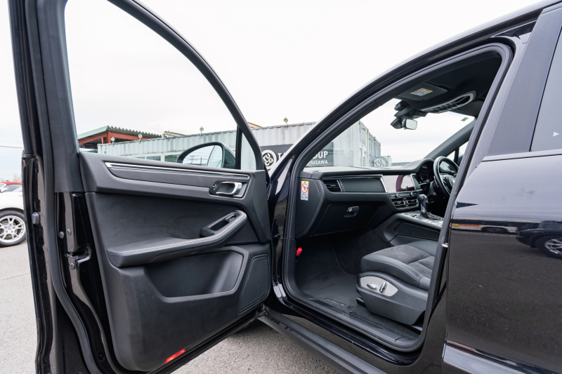 ポルシェ マカン ﾍﾞｰｽｸﾞﾚｰﾄﾞ　ﾌﾞﾗｯｸﾊｰﾌﾚｻﾞｰｼｰﾄ ｼｰﾄﾋｰﾀｰ PCMﾅﾋﾞ AppleCarPlay ｱﾗｳﾝﾄﾞﾋﾞｭｰ ｴﾝﾄﾘｰﾄﾞﾗｲﾌﾞ ACC ﾚｰﾝﾁｪﾝｼﾞ TPM ﾏｶﾝ18ｲﾝﾁAW　2年保証