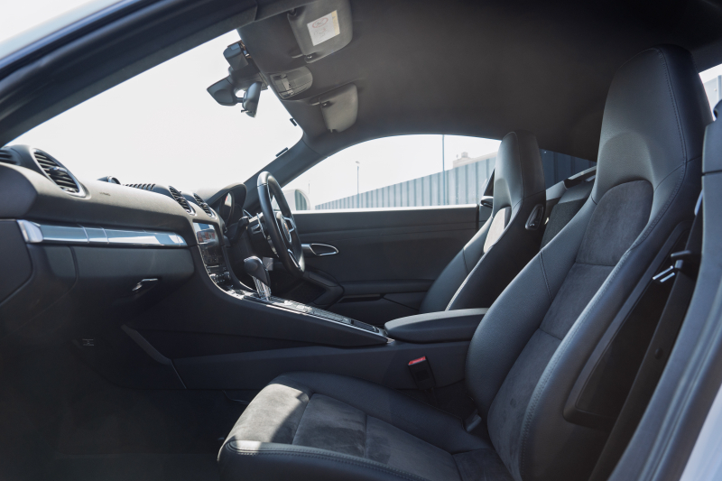 ポルシェ 718 ケイマン ﾍﾞｰｽｸﾞﾚｰﾄﾞ ｽﾎﾟｰﾂｸﾛﾉPKG　ﾌﾞﾗｯｸﾊｰﾌﾚｻﾞｰ PCMﾅﾋﾞTV CarPlay 電格ﾐﾗｰ ｷｾﾉﾝﾗｲﾄ ﾀﾞｳﾝｻｽ ﾜｲﾄﾞｽﾍﾟｰｻｰ ﾎﾞｸｽﾀｰS19ｲﾝﾁAW　2年保証