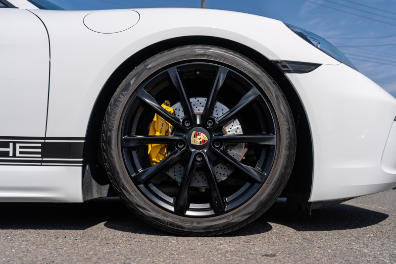 ポルシェ 718 ケイマン ﾍﾞｰｽｸﾞﾚｰﾄﾞ ｽﾎﾟｰﾂｸﾛﾉPKG　ﾌﾞﾗｯｸﾊｰﾌﾚｻﾞｰ PCMﾅﾋﾞTV CarPlay 電格ﾐﾗｰ ｷｾﾉﾝﾗｲﾄ ﾀﾞｳﾝｻｽ ﾜｲﾄﾞｽﾍﾟｰｻｰ ﾎﾞｸｽﾀｰS19ｲﾝﾁAW　2年保証