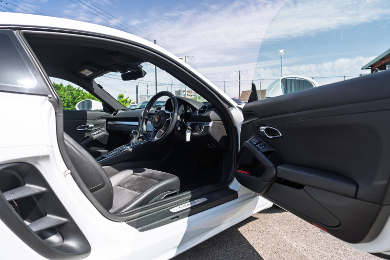 ポルシェ 718 ケイマン ﾍﾞｰｽｸﾞﾚｰﾄﾞ ｽﾎﾟｰﾂｸﾛﾉPKG　ﾌﾞﾗｯｸﾊｰﾌﾚｻﾞｰ PCMﾅﾋﾞTV CarPlay 電格ﾐﾗｰ ｷｾﾉﾝﾗｲﾄ ﾀﾞｳﾝｻｽ ﾜｲﾄﾞｽﾍﾟｰｻｰ ﾎﾞｸｽﾀｰS19ｲﾝﾁAW　2年保証