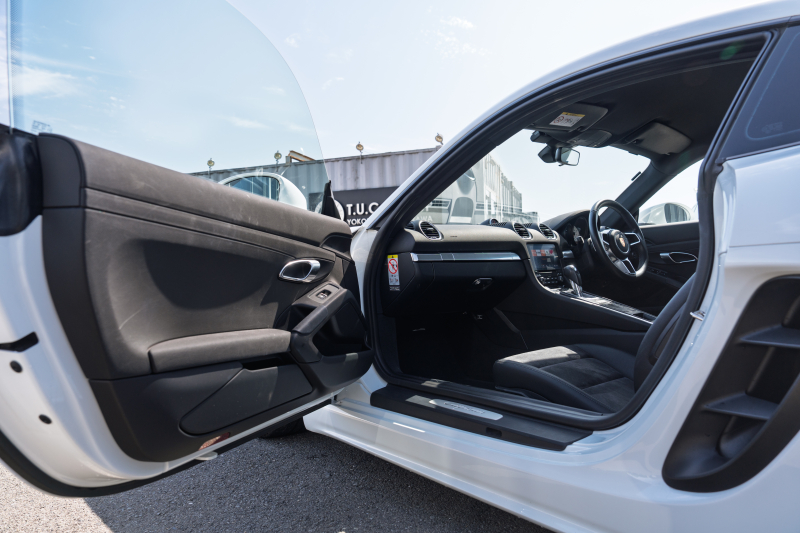 ポルシェ 718 ケイマン ﾍﾞｰｽｸﾞﾚｰﾄﾞ ｽﾎﾟｰﾂｸﾛﾉPKG　ﾌﾞﾗｯｸﾊｰﾌﾚｻﾞｰ PCMﾅﾋﾞTV CarPlay 電格ﾐﾗｰ ｷｾﾉﾝﾗｲﾄ ﾀﾞｳﾝｻｽ ﾜｲﾄﾞｽﾍﾟｰｻｰ ﾎﾞｸｽﾀｰS19ｲﾝﾁAW　2年保証