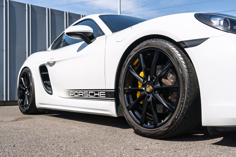 ポルシェ 718 ケイマン ﾍﾞｰｽｸﾞﾚｰﾄﾞ ｽﾎﾟｰﾂｸﾛﾉPKG　ﾌﾞﾗｯｸﾊｰﾌﾚｻﾞｰ PCMﾅﾋﾞTV CarPlay 電格ﾐﾗｰ ｷｾﾉﾝﾗｲﾄ ﾀﾞｳﾝｻｽ ﾜｲﾄﾞｽﾍﾟｰｻｰ ﾎﾞｸｽﾀｰS19ｲﾝﾁAW　2年保証