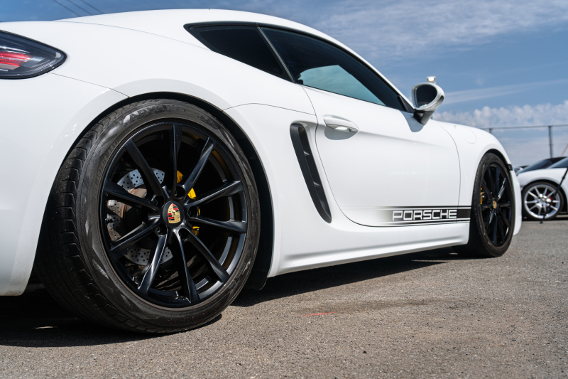 ポルシェ 718 ケイマン ﾍﾞｰｽｸﾞﾚｰﾄﾞ ｽﾎﾟｰﾂｸﾛﾉPKG　ﾌﾞﾗｯｸﾊｰﾌﾚｻﾞｰ PCMﾅﾋﾞTV CarPlay 電格ﾐﾗｰ ｷｾﾉﾝﾗｲﾄ ﾀﾞｳﾝｻｽ ﾜｲﾄﾞｽﾍﾟｰｻｰ ﾎﾞｸｽﾀｰS19ｲﾝﾁAW　2年保証