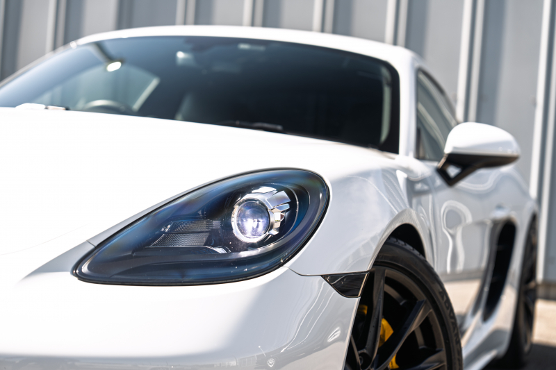 ポルシェ 718 ケイマン ﾍﾞｰｽｸﾞﾚｰﾄﾞ ｽﾎﾟｰﾂｸﾛﾉPKG　ﾌﾞﾗｯｸﾊｰﾌﾚｻﾞｰ PCMﾅﾋﾞTV CarPlay 電格ﾐﾗｰ ｷｾﾉﾝﾗｲﾄ ﾀﾞｳﾝｻｽ ﾜｲﾄﾞｽﾍﾟｰｻｰ ﾎﾞｸｽﾀｰS19ｲﾝﾁAW　2年保証