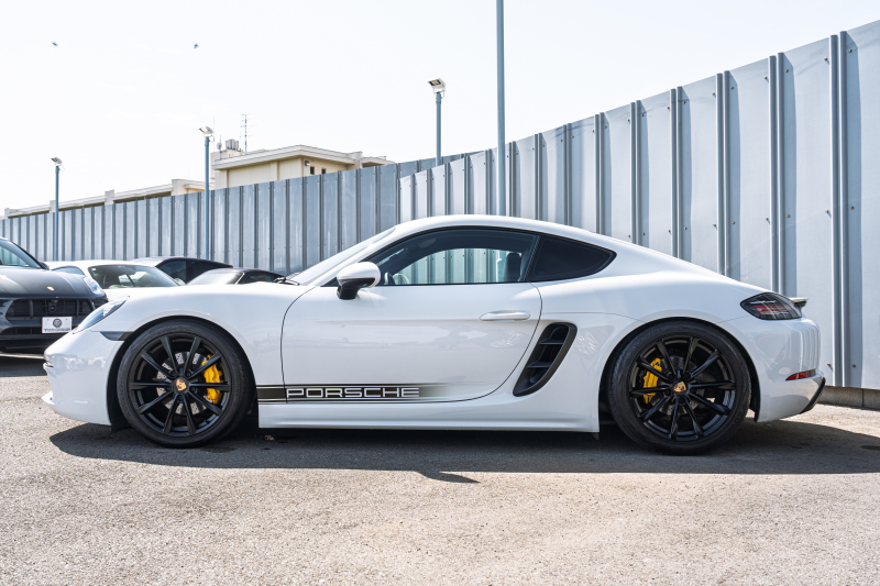 ポルシェ 718 ケイマン ﾍﾞｰｽｸﾞﾚｰﾄﾞ ｽﾎﾟｰﾂｸﾛﾉPKG　ﾌﾞﾗｯｸﾊｰﾌﾚｻﾞｰ PCMﾅﾋﾞTV CarPlay 電格ﾐﾗｰ ｷｾﾉﾝﾗｲﾄ ﾀﾞｳﾝｻｽ ﾜｲﾄﾞｽﾍﾟｰｻｰ ﾎﾞｸｽﾀｰS19ｲﾝﾁAW　2年保証