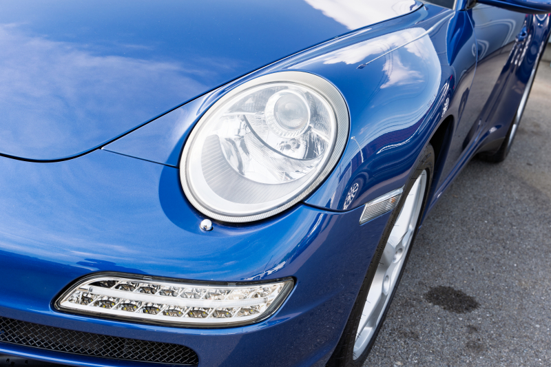 ポルシェ 911(Type997) ｶﾚﾗ4　ﾌﾞﾗｯｸﾚｻﾞｰｼｰﾄ ｼｰﾄﾋｰﾀｰ ｱﾙｶﾝﾀｰﾗﾙｰﾌﾗｲﾅｰ ｹﾝｳｯﾄﾞﾅﾋﾞ ﾌﾙｾｸﾞTV ｵｰﾄｴｱｺﾝ PSM ｷｾﾉﾝﾗｲﾄ F/Rﾌｫｸﾞ ｶﾚﾗ18ｲﾝﾁAW　2年保証