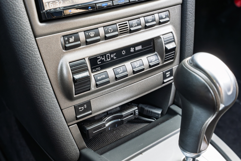 ポルシェ 911(Type997) ｶﾚﾗ4　ﾌﾞﾗｯｸﾚｻﾞｰｼｰﾄ ｼｰﾄﾋｰﾀｰ ｱﾙｶﾝﾀｰﾗﾙｰﾌﾗｲﾅｰ ｹﾝｳｯﾄﾞﾅﾋﾞ ﾌﾙｾｸﾞTV ｵｰﾄｴｱｺﾝ PSM ｷｾﾉﾝﾗｲﾄ F/Rﾌｫｸﾞ ｶﾚﾗ18ｲﾝﾁAW　2年保証