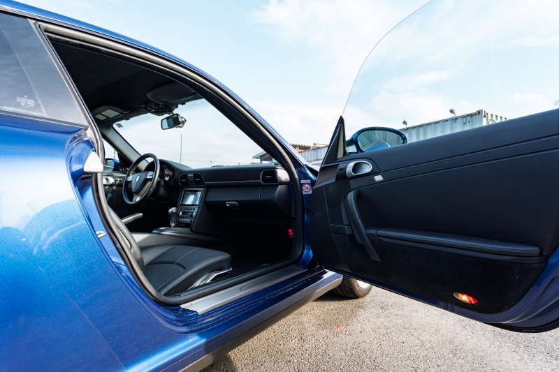 ポルシェ 911(Type997) ｶﾚﾗ4　ﾌﾞﾗｯｸﾚｻﾞｰｼｰﾄ ｼｰﾄﾋｰﾀｰ ｱﾙｶﾝﾀｰﾗﾙｰﾌﾗｲﾅｰ ｹﾝｳｯﾄﾞﾅﾋﾞ ﾌﾙｾｸﾞTV ｵｰﾄｴｱｺﾝ PSM ｷｾﾉﾝﾗｲﾄ F/Rﾌｫｸﾞ ｶﾚﾗ18ｲﾝﾁAW　2年保証