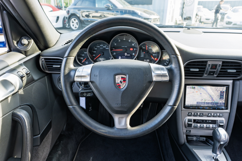 ポルシェ 911(Type997) ｶﾚﾗ4　ﾌﾞﾗｯｸﾚｻﾞｰｼｰﾄ ｼｰﾄﾋｰﾀｰ ｱﾙｶﾝﾀｰﾗﾙｰﾌﾗｲﾅｰ ｹﾝｳｯﾄﾞﾅﾋﾞ ﾌﾙｾｸﾞTV ｵｰﾄｴｱｺﾝ PSM ｷｾﾉﾝﾗｲﾄ F/Rﾌｫｸﾞ ｶﾚﾗ18ｲﾝﾁAW　2年保証