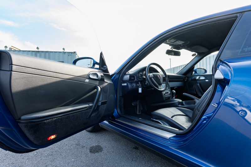 ポルシェ 911(Type997) ｶﾚﾗ4　ﾌﾞﾗｯｸﾚｻﾞｰｼｰﾄ ｼｰﾄﾋｰﾀｰ ｱﾙｶﾝﾀｰﾗﾙｰﾌﾗｲﾅｰ ｹﾝｳｯﾄﾞﾅﾋﾞ ﾌﾙｾｸﾞTV ｵｰﾄｴｱｺﾝ PSM ｷｾﾉﾝﾗｲﾄ F/Rﾌｫｸﾞ ｶﾚﾗ18ｲﾝﾁAW　2年保証