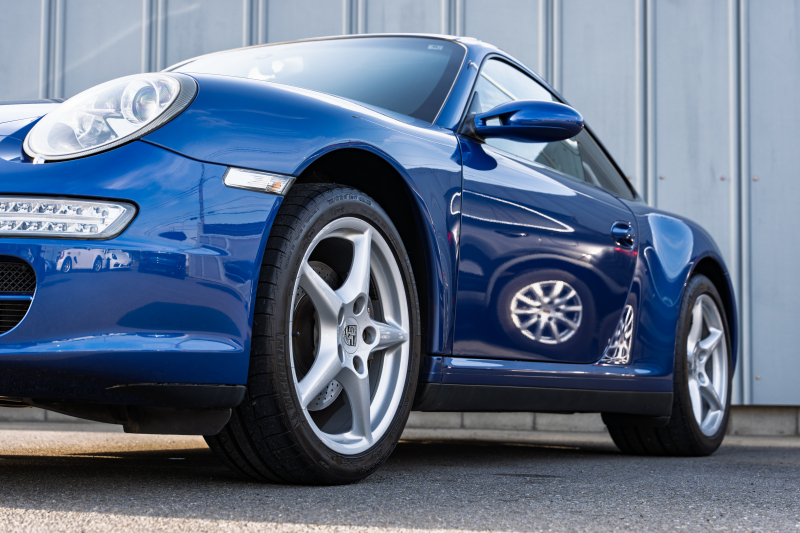 ポルシェ 911(Type997) ｶﾚﾗ4　ﾌﾞﾗｯｸﾚｻﾞｰｼｰﾄ ｼｰﾄﾋｰﾀｰ ｱﾙｶﾝﾀｰﾗﾙｰﾌﾗｲﾅｰ ｹﾝｳｯﾄﾞﾅﾋﾞ ﾌﾙｾｸﾞTV ｵｰﾄｴｱｺﾝ PSM ｷｾﾉﾝﾗｲﾄ F/Rﾌｫｸﾞ ｶﾚﾗ18ｲﾝﾁAW　2年保証