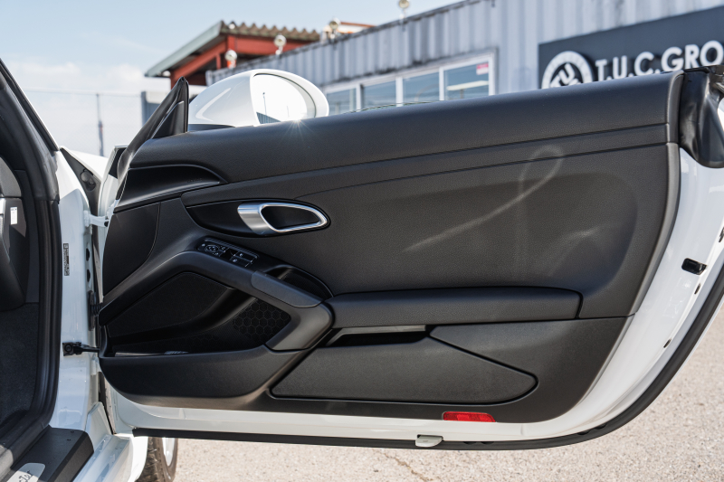 ポルシェ 718 ボクスター ﾍﾞｰｽｸﾞﾚｰﾄﾞ　ﾌﾞﾗｯｸﾊｰﾌﾚｻﾞｰ ｼｰﾄﾋｰﾀｰ ﾌﾞﾗｯｸｿﾌﾄﾄｯﾌﾟ PCMﾅﾋﾞTV CarPlay ｽﾎﾟｰﾂｴｸﾞｿﾞｰｽﾄ ｴﾝﾄﾘｰﾄﾞﾗｲﾌﾞｷｾﾉﾝ  ﾎﾞｸｽﾀｰS19ｲﾝﾁAW　2年保証