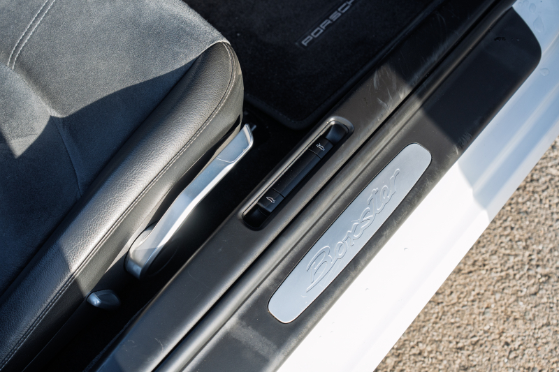 ポルシェ ボクスター(Type987) ﾍﾞｰｽｸﾞﾚｰﾄﾞ ｽﾎﾟｰﾂｸﾛﾉPKG　後期ﾓﾃﾞﾙ ﾌﾞﾗｯｸﾊｰﾌﾚｻﾞｰｼｰﾄ ｼｰﾄﾋｰﾀｰ ﾌﾞﾗｯｸｿﾌﾄﾄｯﾌﾟ ｲｸﾘﾌﾟｽﾅﾋﾞTV ﾀﾞｲﾅﾐｯｸｺｰﾅﾘﾝｸﾞﾗｲﾄ ｵｰﾄｴｱｺﾝ 19ｲﾝﾁAW　2年保証