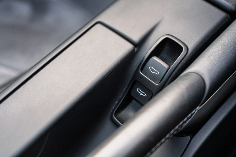 ポルシェ ボクスター(Type987) ﾍﾞｰｽｸﾞﾚｰﾄﾞ ｽﾎﾟｰﾂｸﾛﾉPKG　後期ﾓﾃﾞﾙ ﾌﾞﾗｯｸﾊｰﾌﾚｻﾞｰｼｰﾄ ｼｰﾄﾋｰﾀｰ ﾌﾞﾗｯｸｿﾌﾄﾄｯﾌﾟ ｲｸﾘﾌﾟｽﾅﾋﾞTV ﾀﾞｲﾅﾐｯｸｺｰﾅﾘﾝｸﾞﾗｲﾄ ｵｰﾄｴｱｺﾝ 19ｲﾝﾁAW　2年保証