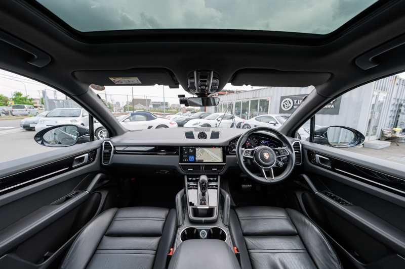 ポルシェ カイエン ﾍﾞｰｽｸﾞﾚｰﾄﾞ ｽﾎﾟｰﾂｸﾛﾉPKG　ﾌﾞﾗｯｸﾚｻﾞｰｼｰﾄ ﾊﾟﾉﾗﾏﾙｰﾌ PCM CarPlay PASM/ｴｱｻｽ PDLS ｴﾝﾄﾘｰD BOSE ｱﾝﾋﾞｴﾝﾄﾗｲﾄ ACC ｶｲｴﾝS19ｲﾝﾁAW　2年保証