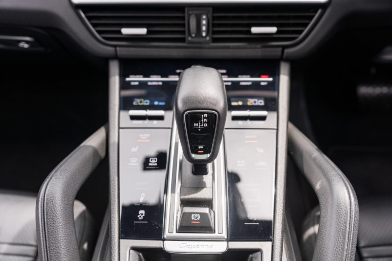 ポルシェ カイエン ﾍﾞｰｽｸﾞﾚｰﾄﾞ ｽﾎﾟｰﾂｸﾛﾉPKG　ﾌﾞﾗｯｸﾚｻﾞｰｼｰﾄ ﾊﾟﾉﾗﾏﾙｰﾌ PCM CarPlay PASM/ｴｱｻｽ PDLS ｴﾝﾄﾘｰD BOSE ｱﾝﾋﾞｴﾝﾄﾗｲﾄ ACC ｶｲｴﾝS19ｲﾝﾁAW　2年保証