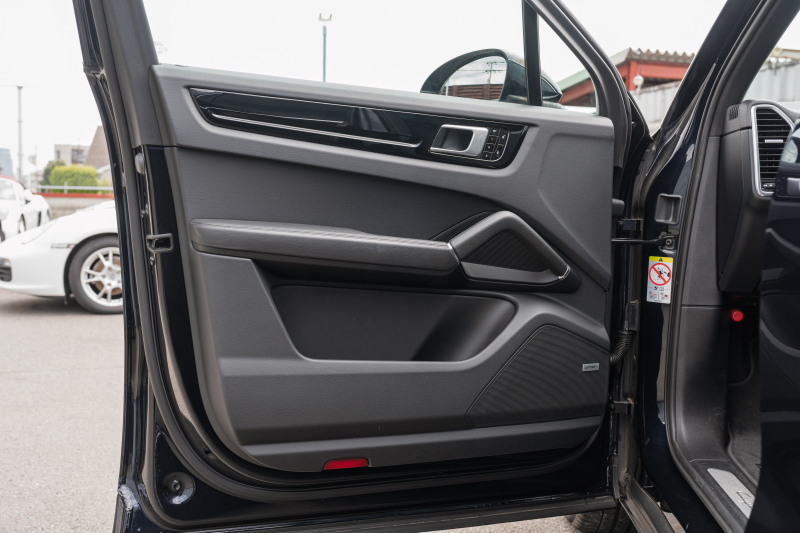 ポルシェ カイエン ﾍﾞｰｽｸﾞﾚｰﾄﾞ ｽﾎﾟｰﾂｸﾛﾉPKG　ﾌﾞﾗｯｸﾚｻﾞｰｼｰﾄ ﾊﾟﾉﾗﾏﾙｰﾌ PCM CarPlay PASM/ｴｱｻｽ PDLS ｴﾝﾄﾘｰD BOSE ｱﾝﾋﾞｴﾝﾄﾗｲﾄ ACC ｶｲｴﾝS19ｲﾝﾁAW　2年保証