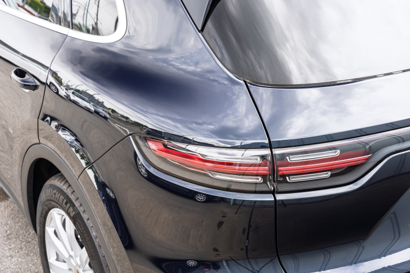 ポルシェ カイエン ﾍﾞｰｽｸﾞﾚｰﾄﾞ ｽﾎﾟｰﾂｸﾛﾉPKG　ﾌﾞﾗｯｸﾚｻﾞｰｼｰﾄ ﾊﾟﾉﾗﾏﾙｰﾌ PCM CarPlay PASM/ｴｱｻｽ PDLS ｴﾝﾄﾘｰD BOSE ｱﾝﾋﾞｴﾝﾄﾗｲﾄ ACC ｶｲｴﾝS19ｲﾝﾁAW　2年保証