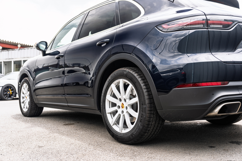 ポルシェ カイエン ﾍﾞｰｽｸﾞﾚｰﾄﾞ ｽﾎﾟｰﾂｸﾛﾉPKG　ﾌﾞﾗｯｸﾚｻﾞｰｼｰﾄ ﾊﾟﾉﾗﾏﾙｰﾌ PCM CarPlay PASM/ｴｱｻｽ PDLS ｴﾝﾄﾘｰD BOSE ｱﾝﾋﾞｴﾝﾄﾗｲﾄ ACC ｶｲｴﾝS19ｲﾝﾁAW　2年保証