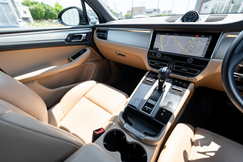ポルシェ マカン ﾍﾞｰｽｸﾞﾚｰﾄﾞ　MY23 1ｵｰﾅｰ ﾍﾞｰｼﾞｭﾚｻﾞｰｼｰﾄ PCMﾅﾋﾞ CarPlay ｱﾗｳﾝﾄﾞﾋﾞｭｰ ACC ﾚｰﾝｷｰﾌﾟ PDLS ｴﾝﾄﾘｰD ﾏｶﾝS20 ｲﾝﾁAW　2年保証