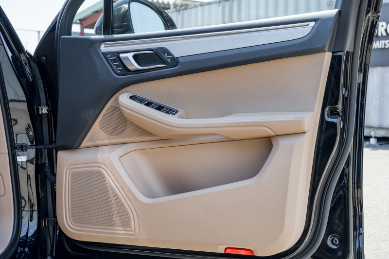 ポルシェ マカン ﾍﾞｰｽｸﾞﾚｰﾄﾞ　MY23 1ｵｰﾅｰ ﾍﾞｰｼﾞｭﾚｻﾞｰｼｰﾄ PCMﾅﾋﾞ CarPlay ｱﾗｳﾝﾄﾞﾋﾞｭｰ ACC ﾚｰﾝｷｰﾌﾟ PDLS ｴﾝﾄﾘｰD ﾏｶﾝS20 ｲﾝﾁAW　2年保証