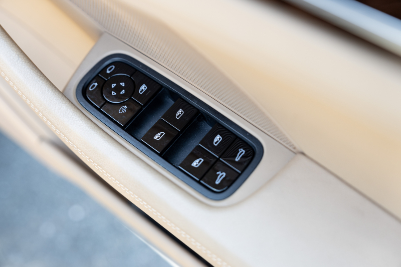 ポルシェ パナメーラ 4S ｽﾎﾟｰﾂｸﾛﾉPKG　1ｵｰﾅｰ ﾍﾞｰｼﾞｭﾚｻﾞｰｼｰﾄ ｼｰﾄﾋｰﾀｰ PCMﾅﾋﾞ CarPlay ACC ｱﾗｳﾝﾄﾞﾋﾞｭｰ PASM/ｴｱｻｽ ﾏﾄﾘｸｽLEDﾗｲﾄ TPM ﾊﾟﾅﾒｰﾗS19ｲﾝﾁAW　2年保証