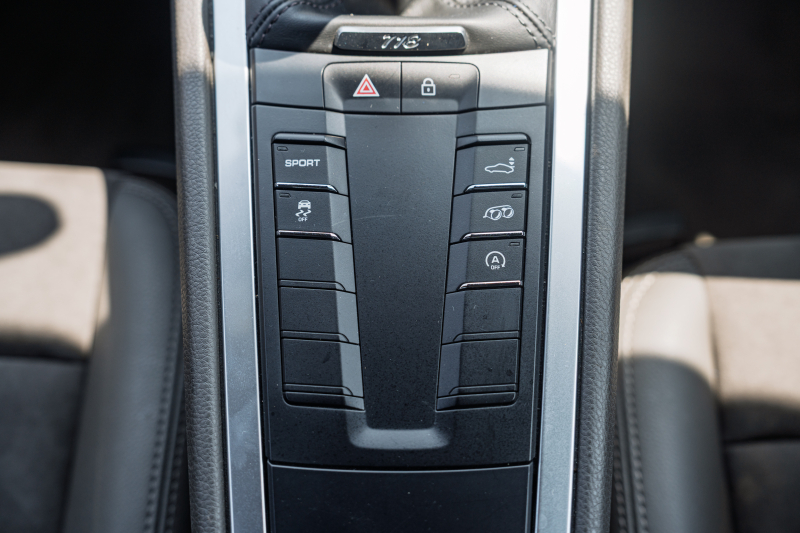ポルシェ 718 ケイマン ﾍﾞｰｽｸﾞﾚｰﾄﾞ　6速ﾏﾆｭｱﾙ ｱｹﾞｰﾄｸﾞﾚｰﾊｰﾌﾚｻﾞｰ ｼｰﾄﾋｰﾀｰ PCMﾅﾋﾞ CarPlay ｽﾎﾟｰﾂｴｸﾞｿﾞｰｽﾄ GTｽﾎﾟｰﾂｽﾃｱﾘﾝｸﾞ PDLS ﾊﾟｰｸｱｼｽﾄ TPM ｹｲﾏﾝ18ｲﾝﾁAW　2年保証