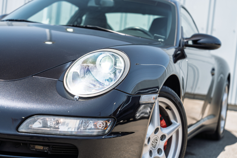 ポルシェ 911(Type997) ｶﾚﾗ4　ﾌﾞﾗｯｸﾚｻﾞｰｼｰﾄ ｼｰﾄﾋｰﾀｰ ｱﾙｶﾝﾀｰﾗﾙｰﾌﾗｲﾅｰ ｸﾗﾘｵﾝﾅﾋﾞ ｵｰﾄｴｱｺﾝ PSM ｷｾﾉﾝﾗｲﾄ F/Rﾌｫｸﾞ ｶﾚﾗ18ｲﾝﾁAW ﾘｱﾜｲﾊﾟｰ　2年保証