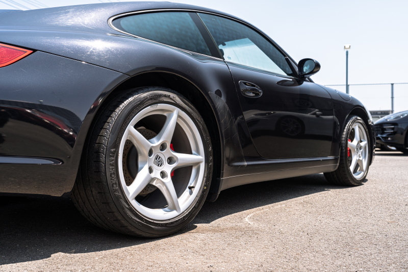 ポルシェ 911(Type997) ｶﾚﾗ4　ﾌﾞﾗｯｸﾚｻﾞｰｼｰﾄ ｼｰﾄﾋｰﾀｰ ｱﾙｶﾝﾀｰﾗﾙｰﾌﾗｲﾅｰ ｸﾗﾘｵﾝﾅﾋﾞ ｵｰﾄｴｱｺﾝ PSM ｷｾﾉﾝﾗｲﾄ F/Rﾌｫｸﾞ ｶﾚﾗ18ｲﾝﾁAW ﾘｱﾜｲﾊﾟｰ　2年保証