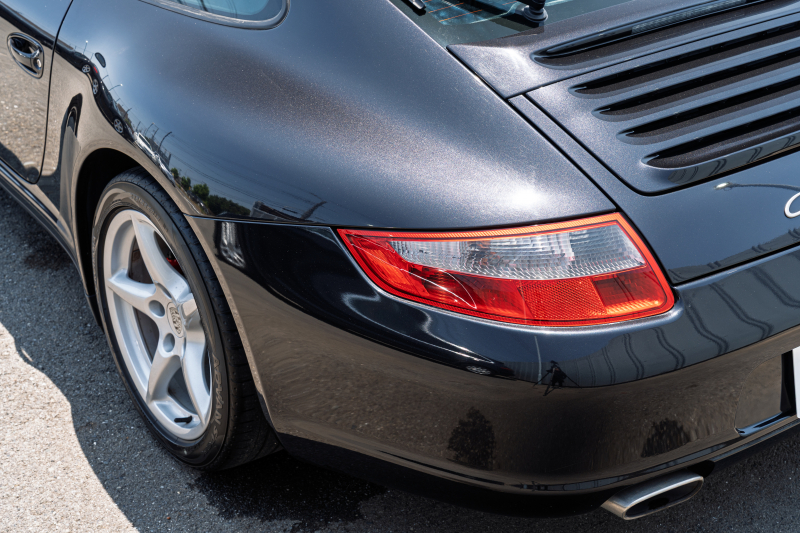 ポルシェ 911(Type997) ｶﾚﾗ4　ﾌﾞﾗｯｸﾚｻﾞｰｼｰﾄ ｼｰﾄﾋｰﾀｰ ｱﾙｶﾝﾀｰﾗﾙｰﾌﾗｲﾅｰ ｸﾗﾘｵﾝﾅﾋﾞ ｵｰﾄｴｱｺﾝ PSM ｷｾﾉﾝﾗｲﾄ F/Rﾌｫｸﾞ ｶﾚﾗ18ｲﾝﾁAW ﾘｱﾜｲﾊﾟｰ　2年保証